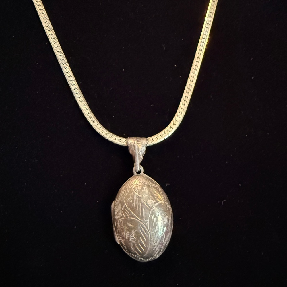 Elegant Vintage Sterling Silver locket with silver color Necklace, 28”